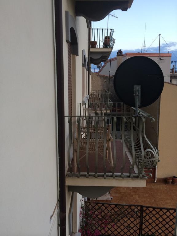 Theokles Apartment تاورمينا المظهر الخارجي الصورة