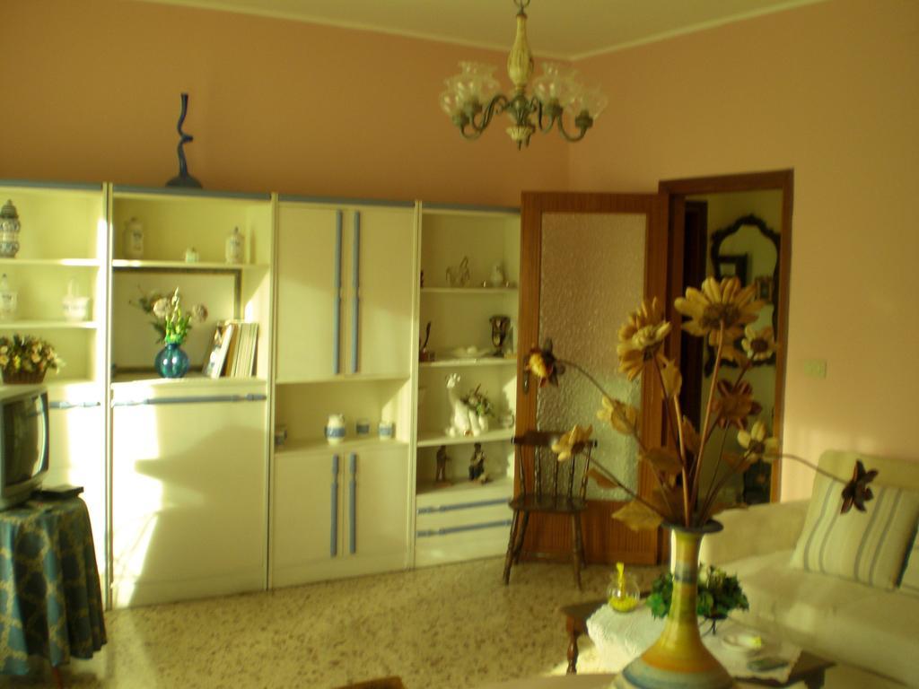 Theokles Apartment تاورمينا الغرفة الصورة