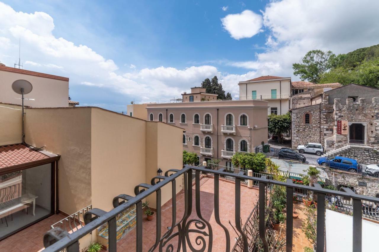 Theokles Apartment تاورمينا المظهر الخارجي الصورة
